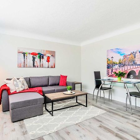 Modern Apartment In Corktown Hamilton Sleeps 4 Kültér fotó