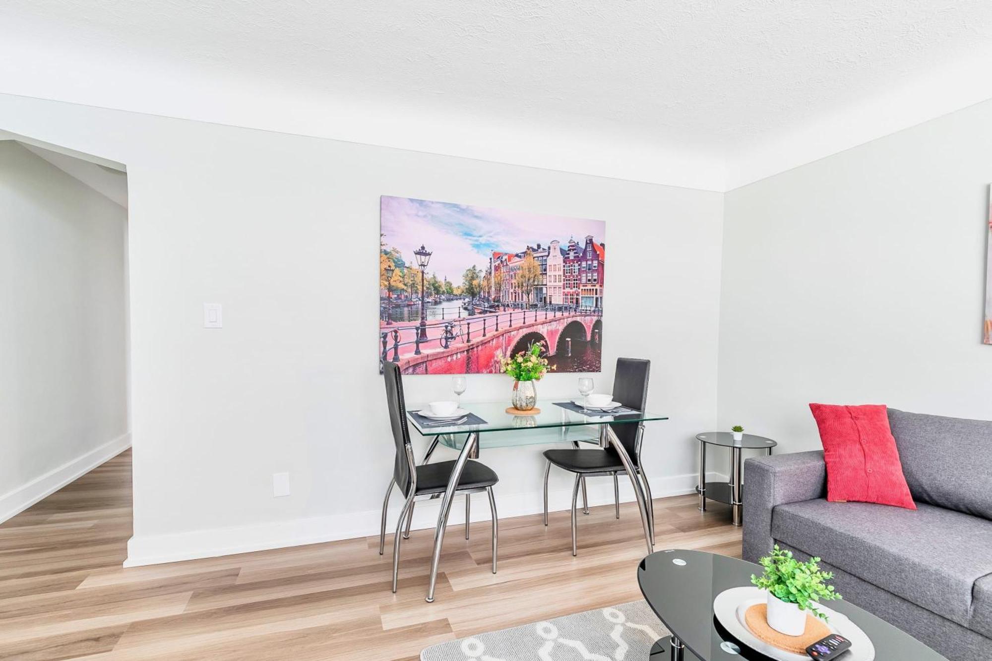 Modern Apartment In Corktown Hamilton Sleeps 4 Kültér fotó