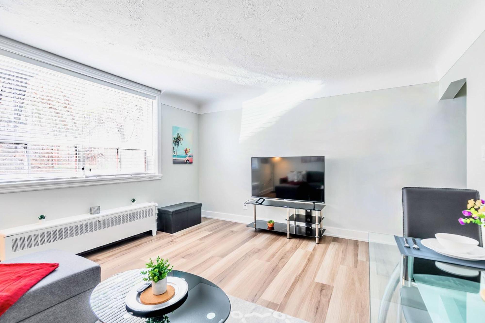 Modern Apartment In Corktown Hamilton Sleeps 4 Kültér fotó
