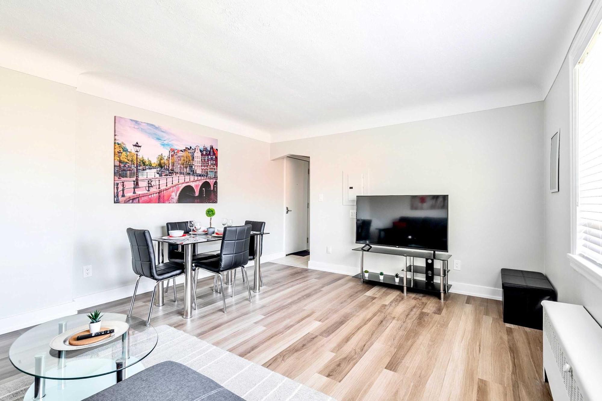 Modern Apartment In Corktown Hamilton Sleeps 4 Kültér fotó