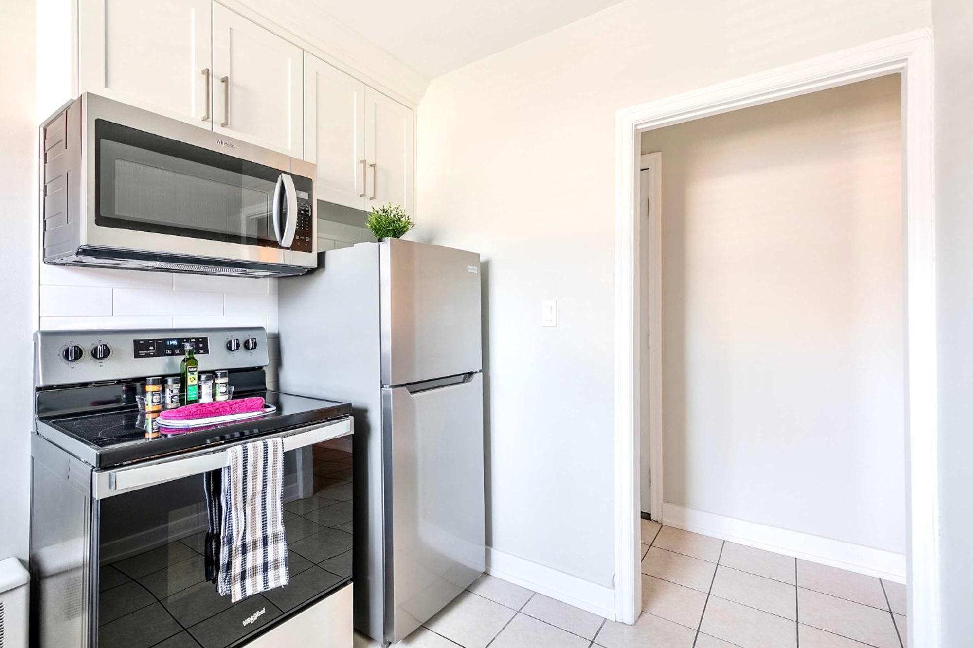 Modern Apartment In Corktown Hamilton Sleeps 4 Kültér fotó