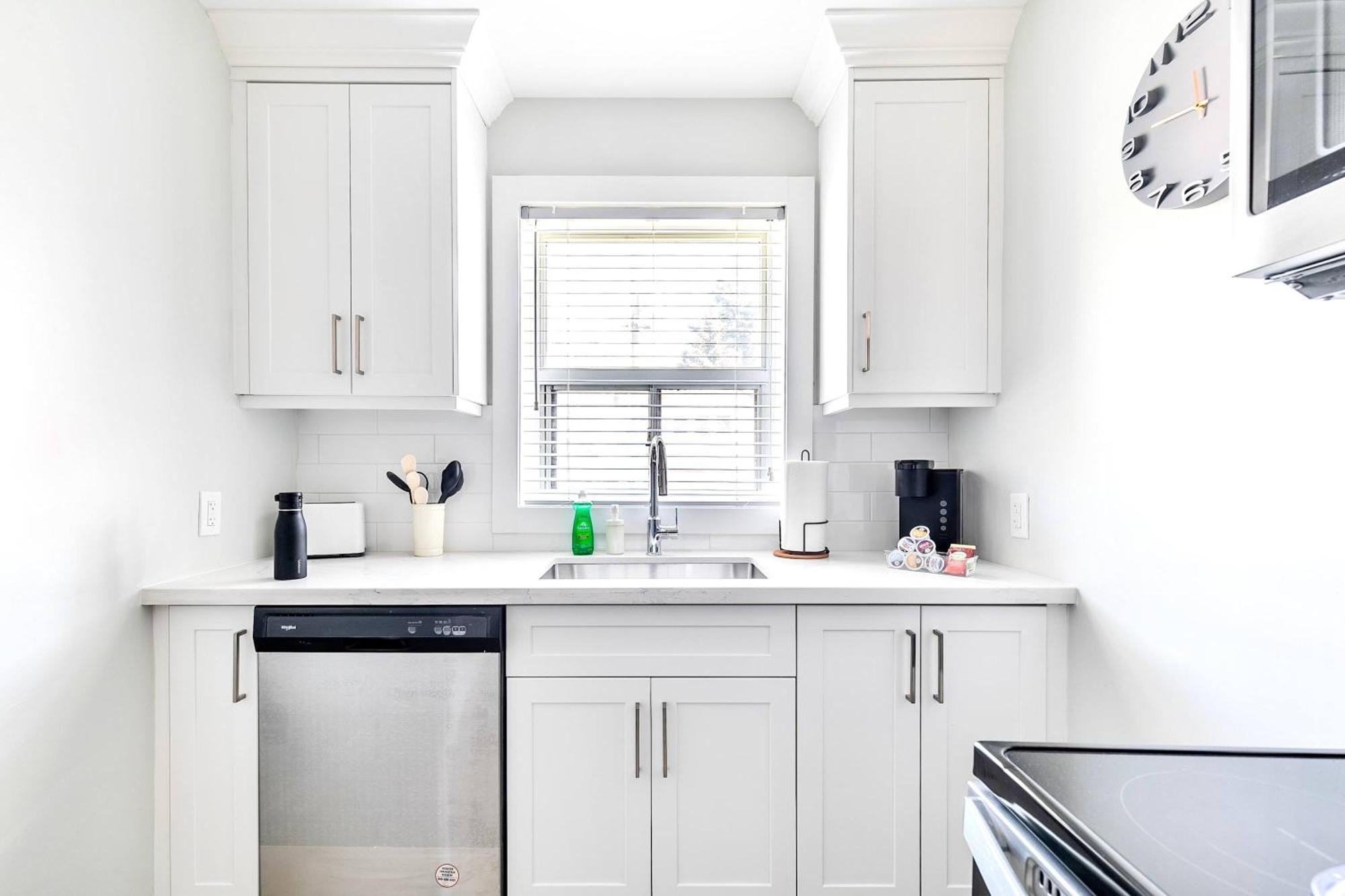 Modern Apartment In Corktown Hamilton Sleeps 4 Kültér fotó