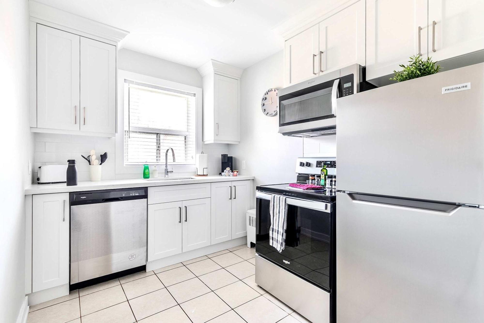 Modern Apartment In Corktown Hamilton Sleeps 4 Kültér fotó